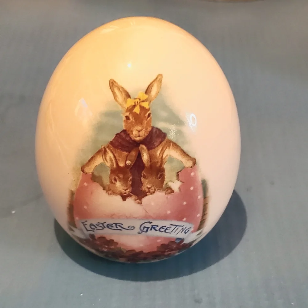 EASTER GREETINGS EGG. Porcelain. VINTAGE 2in.